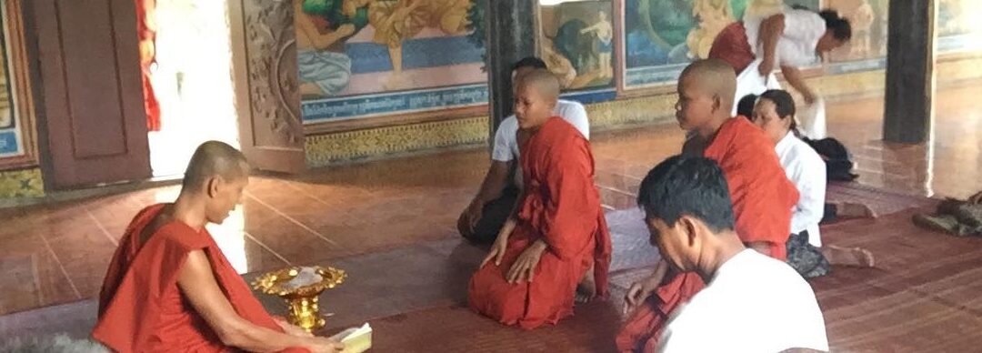 Kinder als Mönche in Kambodscha